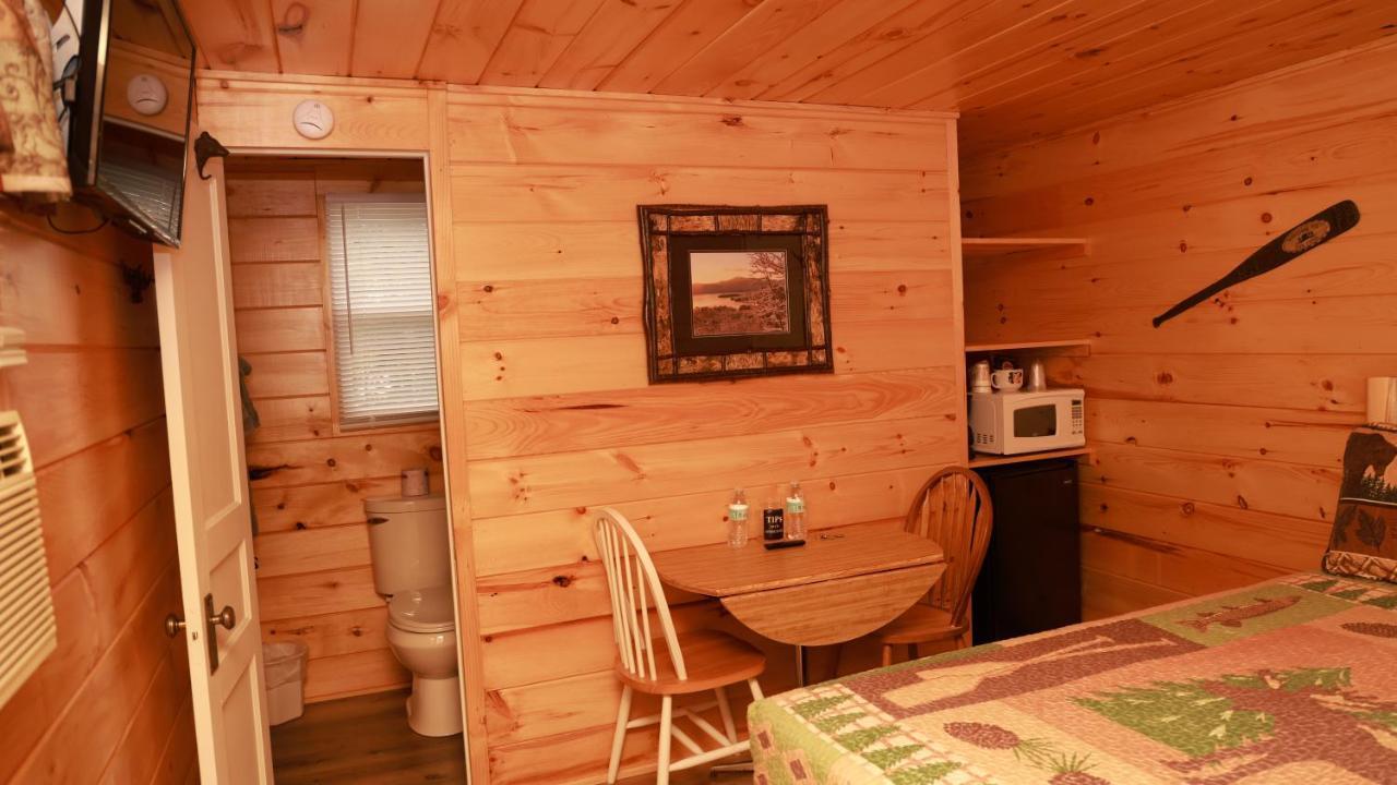 Rowe'S Adirondack Cabins Of Schroon Lake Ngoại thất bức ảnh